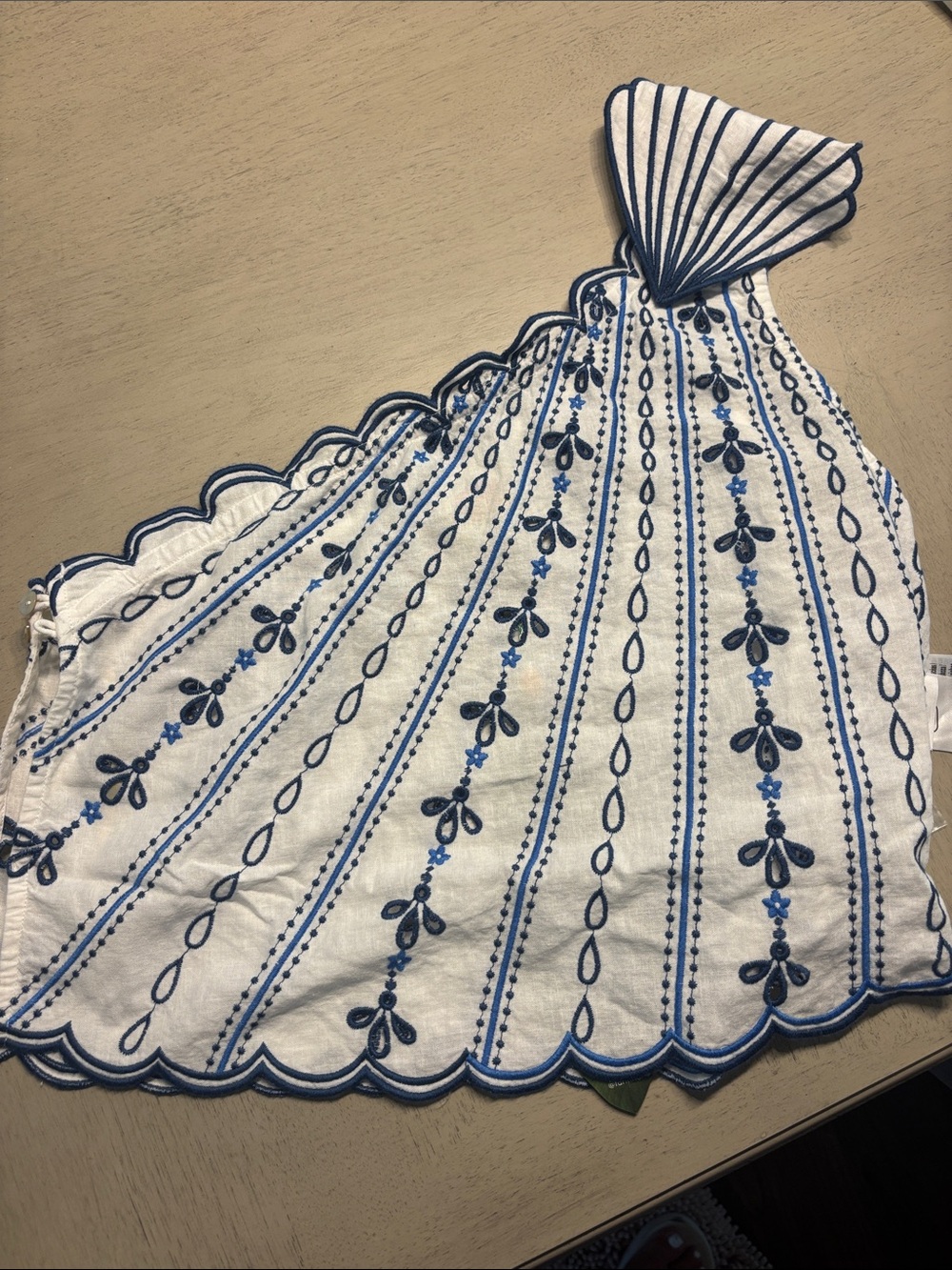 One Shoulder 3d Blouse With Embroidery - Picture 5 of 7